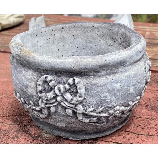 Round with Bows Pot Concrete Planter