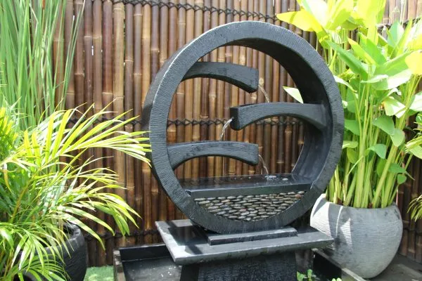 Wagon Wheel Fountain - Large