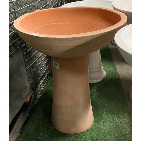 Moderno Terracotta Birdbath